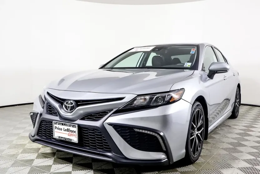 2023 Toyota Camry SE photo 1