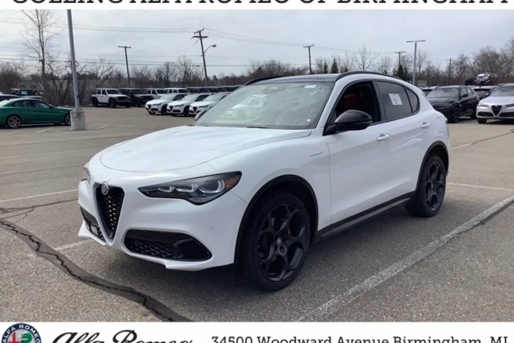 2025 Alfa Romeo Stelvio Sprint Base photo 1