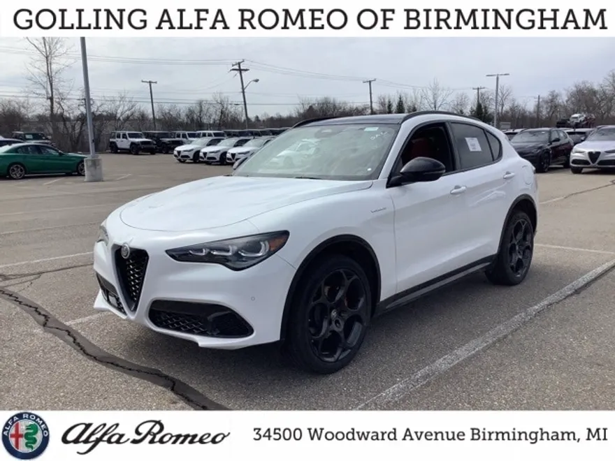 2025 Alfa Romeo Stelvio Sprint Base photo 1