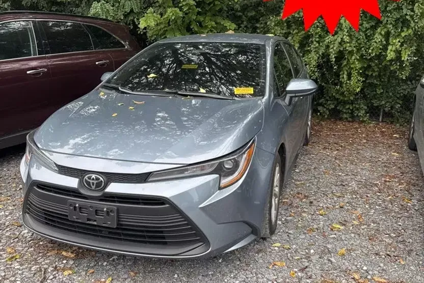 2024 Toyota Corolla LE photo 1