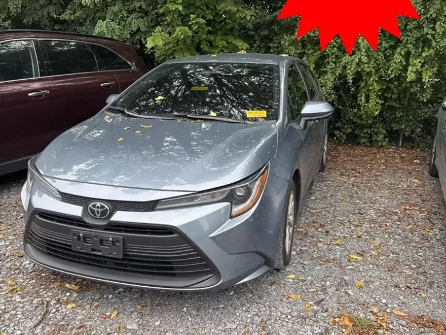 2024 Toyota Corolla LE photo 1