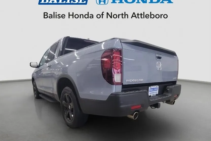 2022 Honda Ridgeline Black Edition photo 1