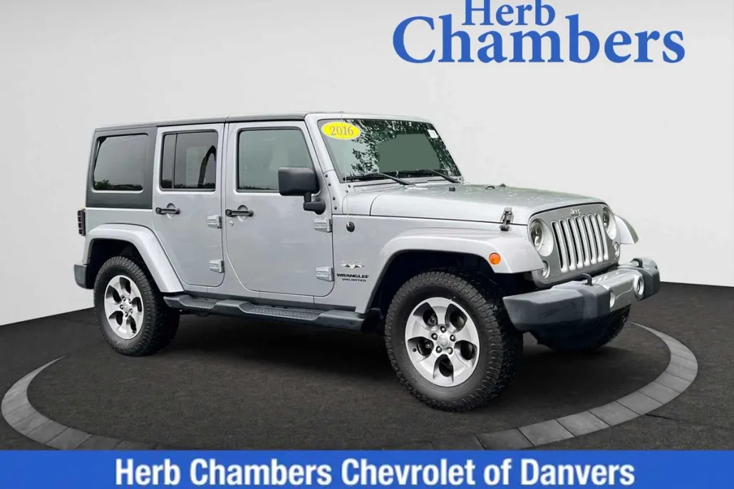 2016 Jeep Wrangler Unlimited Sahara photo 1