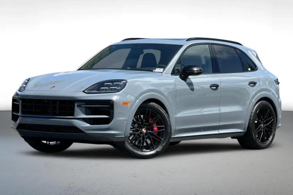 2025 Porsche Cayenne GTS photo 1