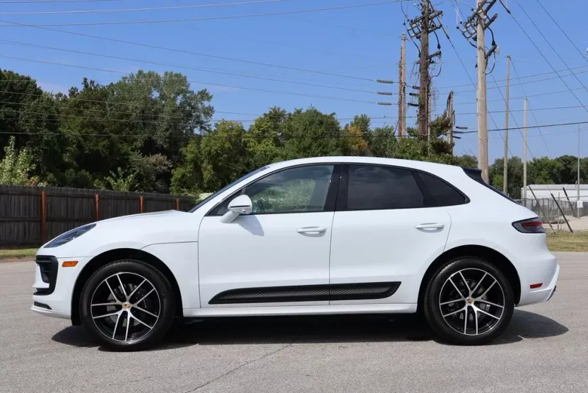 2025 Porsche Macan T photo 1
