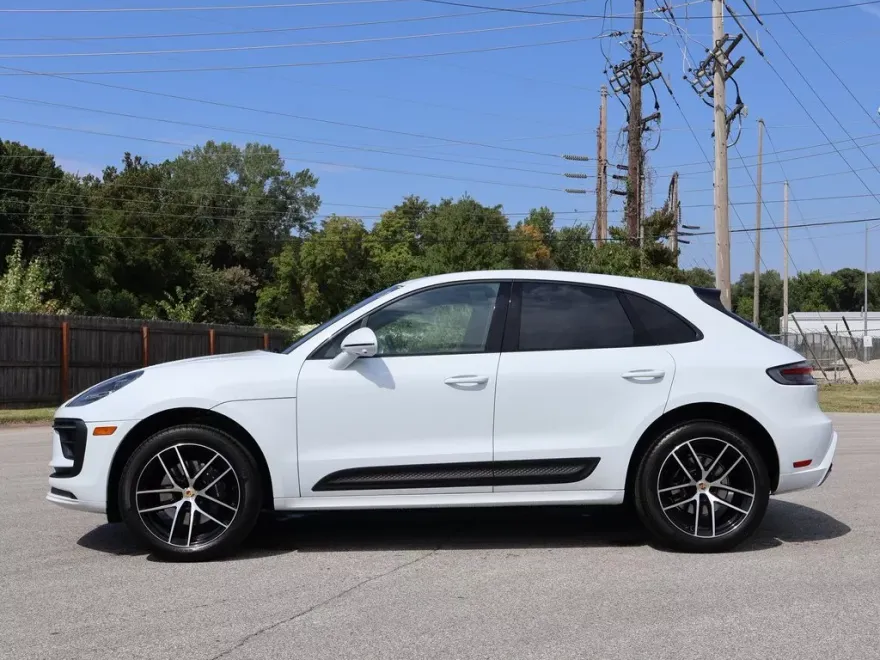 2025 Porsche Macan T photo 1