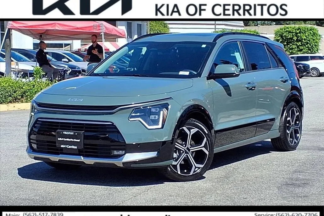 2024 Kia Niro SX Touring photo 1