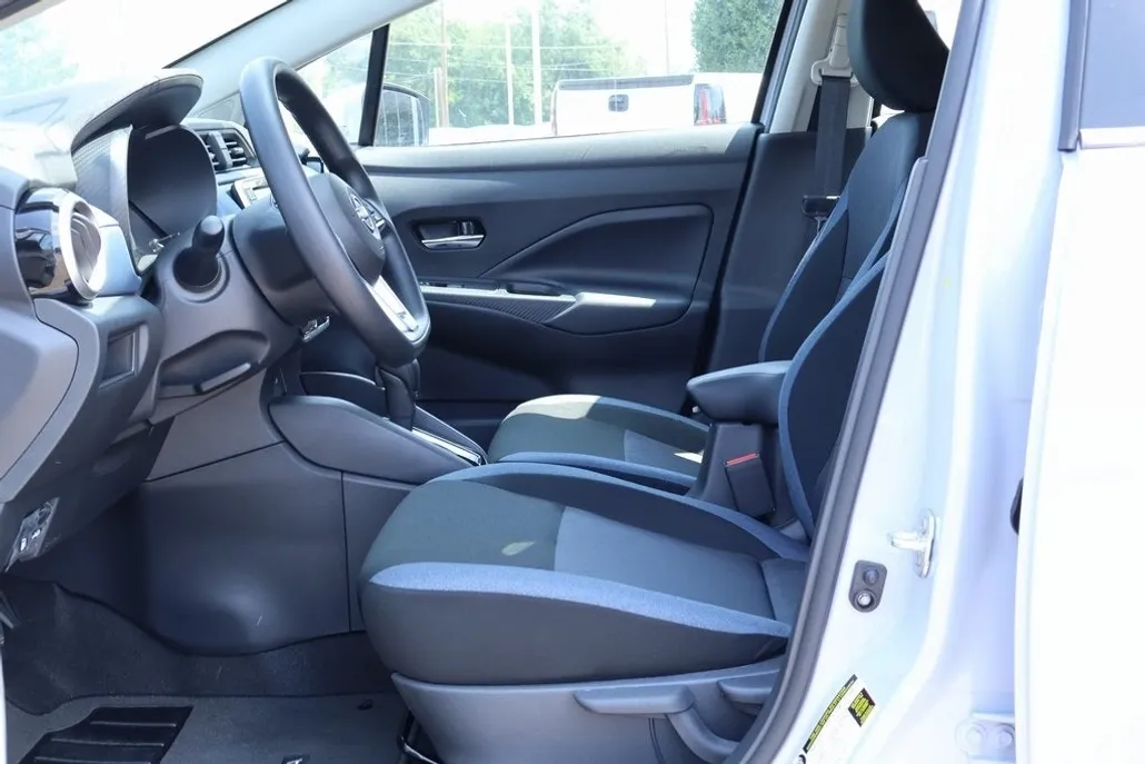 2025 Nissan Versa 1.6 SV photo 1