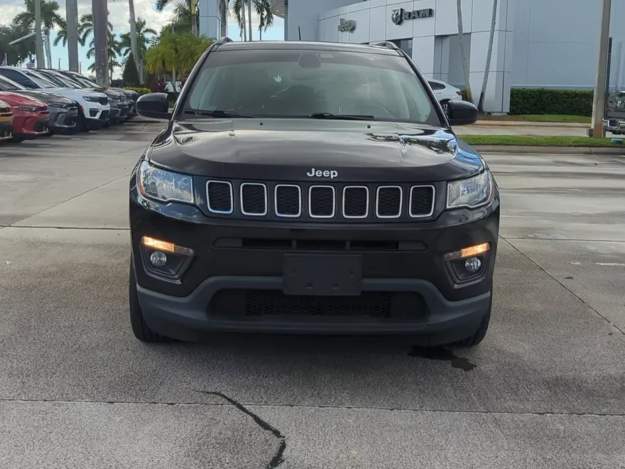 2020 Jeep Compass Latitude Sport photo 1