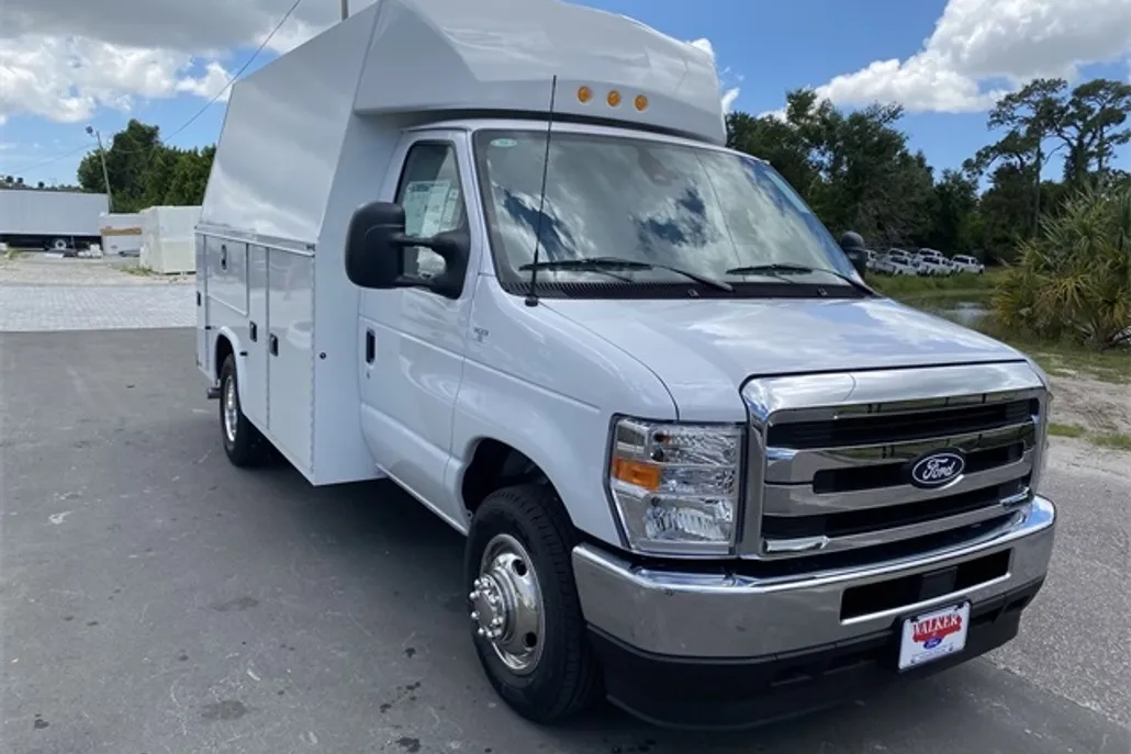 2026 Ford E-350 Base photo 1