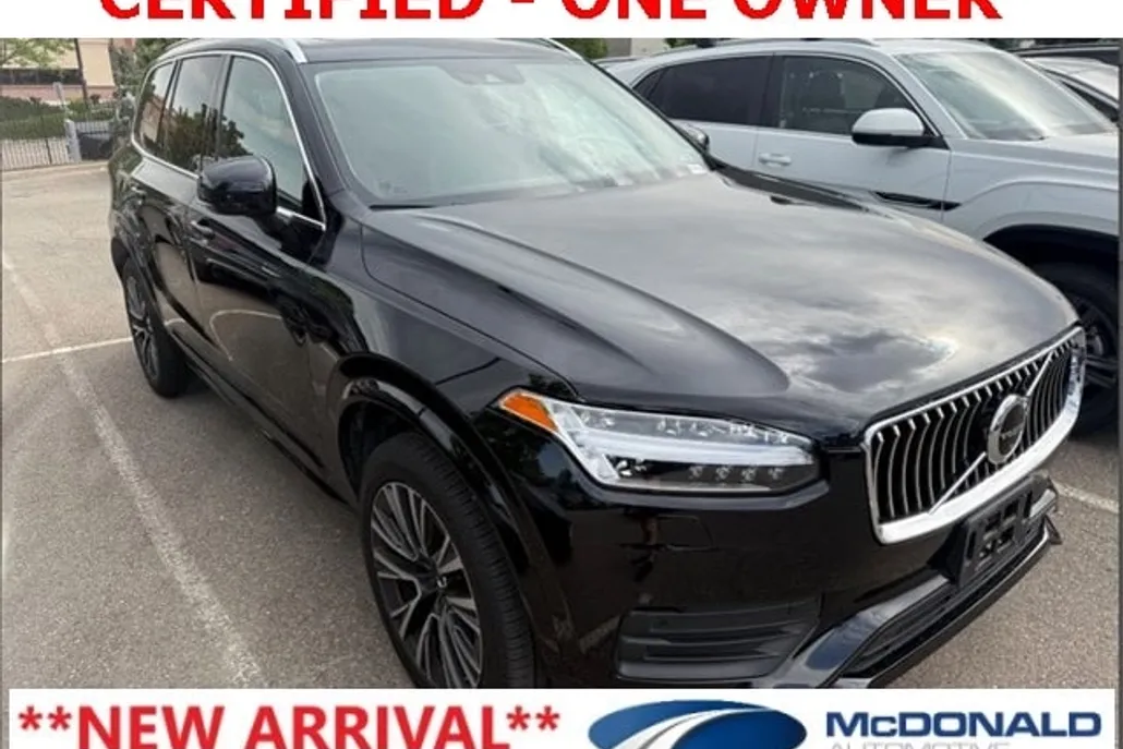2022 Volvo XC90 T5 Momentum photo 1