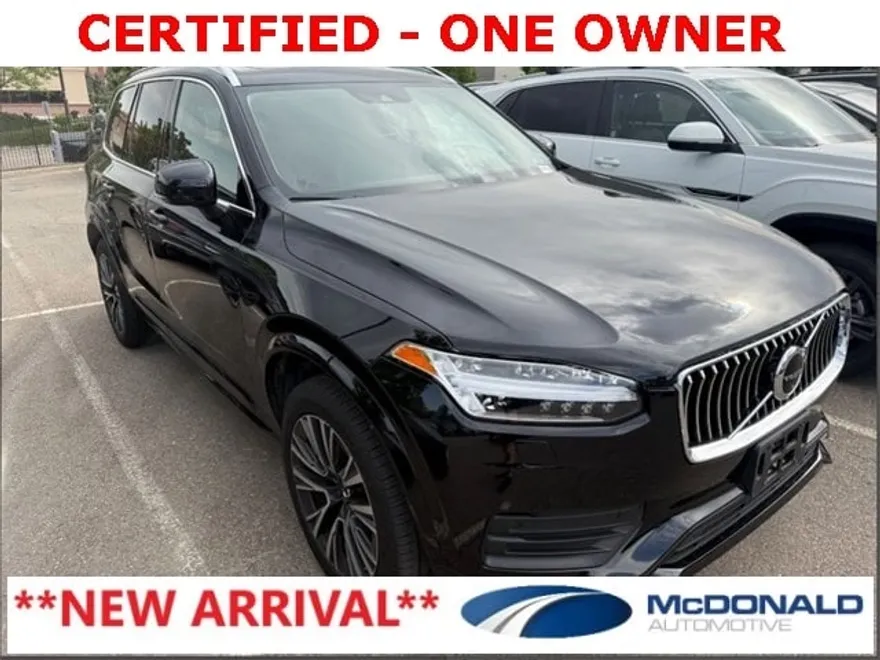 2022 Volvo XC90 T5 Momentum photo 1