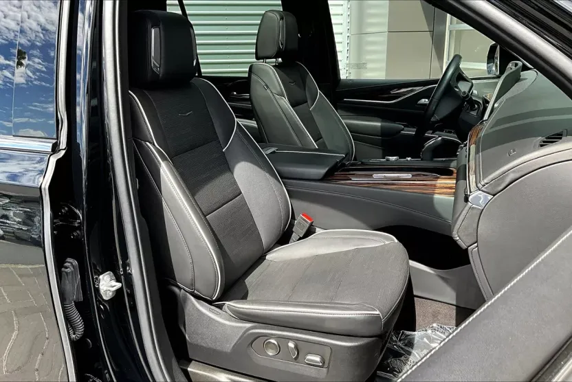 2023 Cadillac Escalade Premium Luxury photo 1
