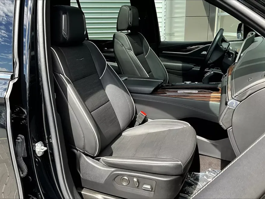 2023 Cadillac Escalade Premium Luxury photo 1