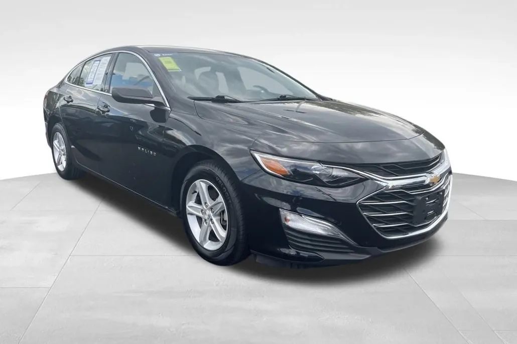 2023 Chevrolet Malibu LS photo 1