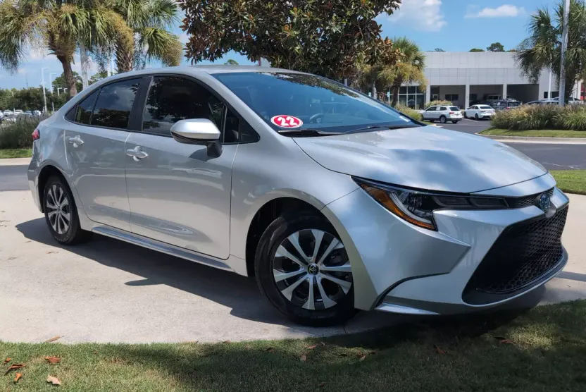 2022 Toyota Corolla Hybrid LE photo 1