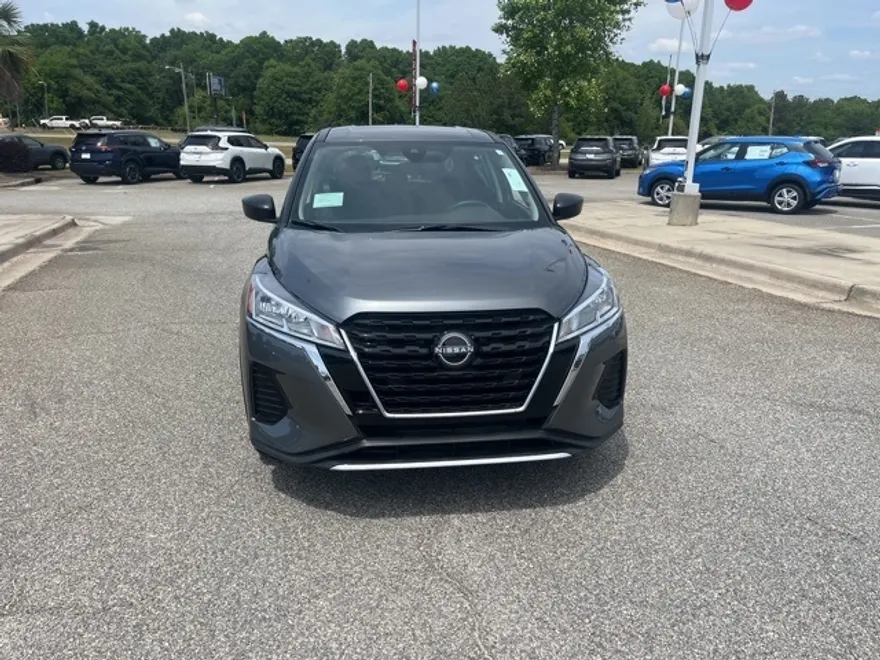 2025 Nissan Kicks Play S photo 1