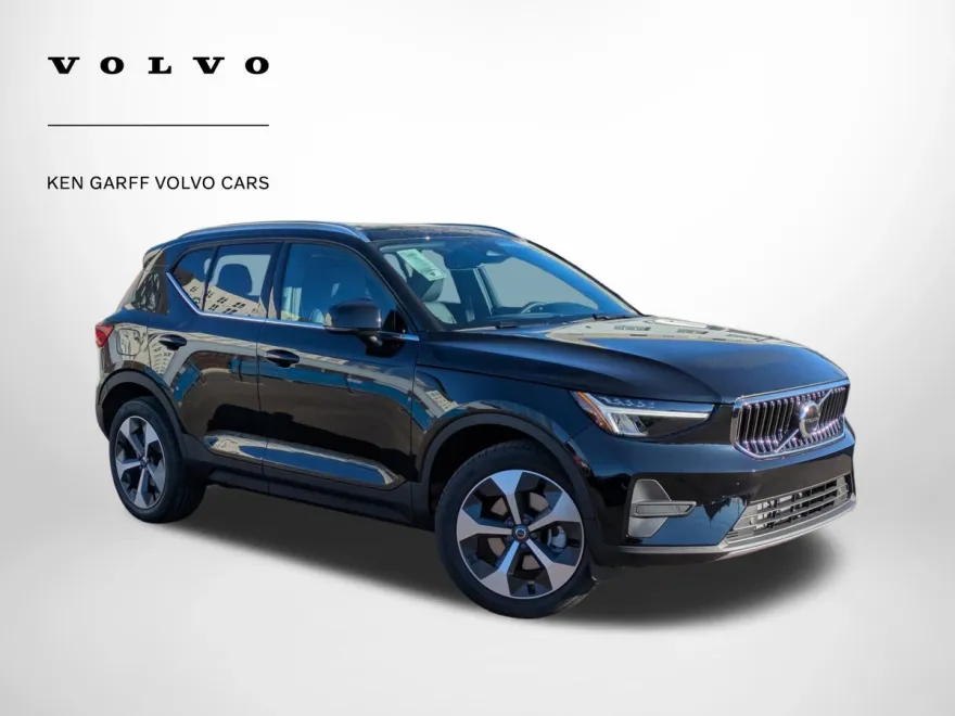 2025 Volvo XC40 Core photo 1