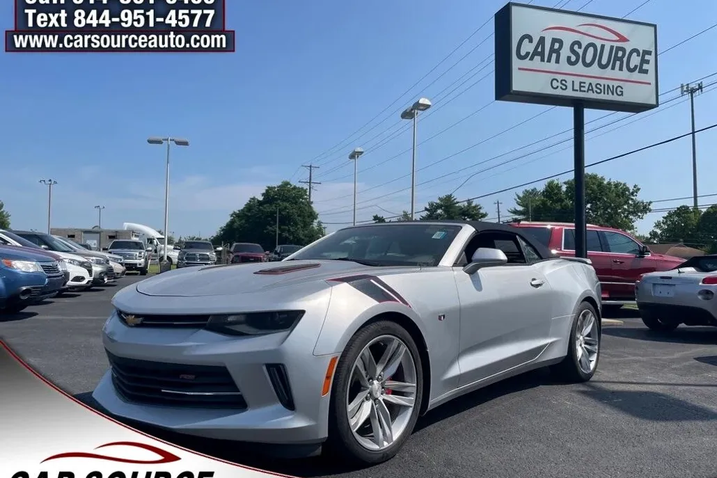 2017 Chevrolet Camaro 1LT photo 1