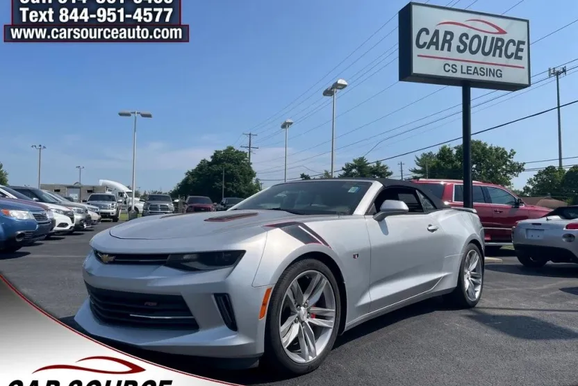 2017 Chevrolet Camaro 1LT photo 1