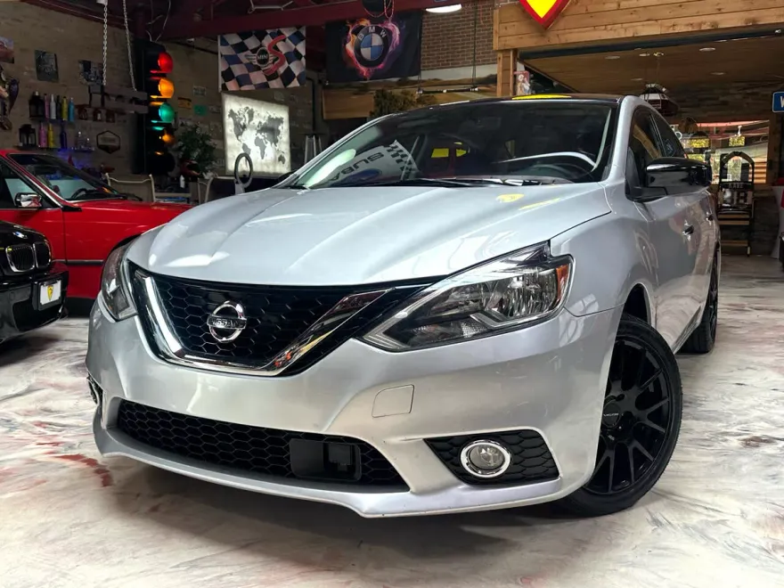 2019 Nissan Sentra SR photo 1