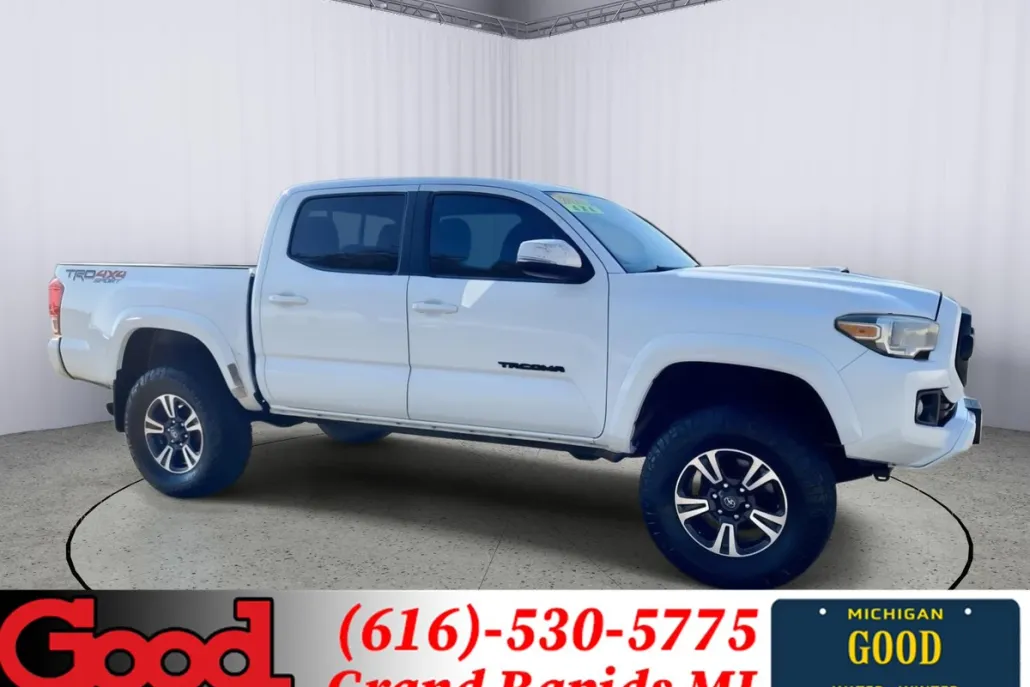 2016 Toyota Tacoma TRD Sport photo 1