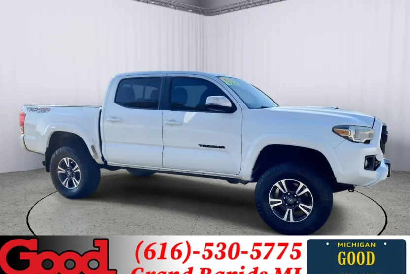 2016 Toyota Tacoma TRD Sport photo 1