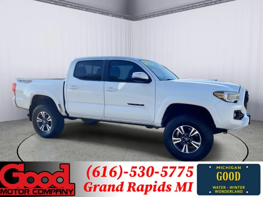 2016 Toyota Tacoma TRD Sport photo 1