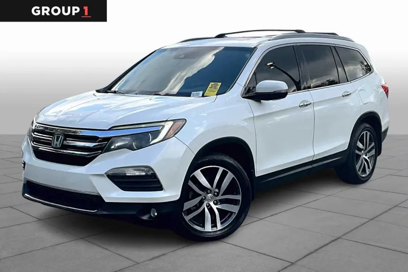 2017 Honda Pilot Touring photo 1