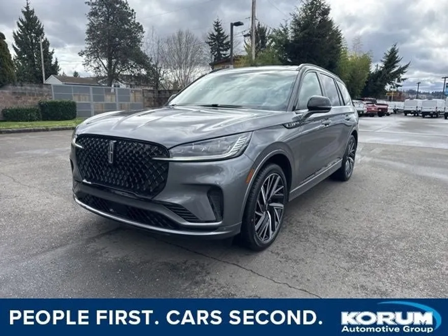 2025 Lincoln Aviator Black Label photo 1