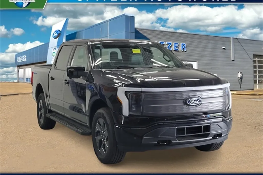 2025 Ford F-150 Lightning Lariat photo 1