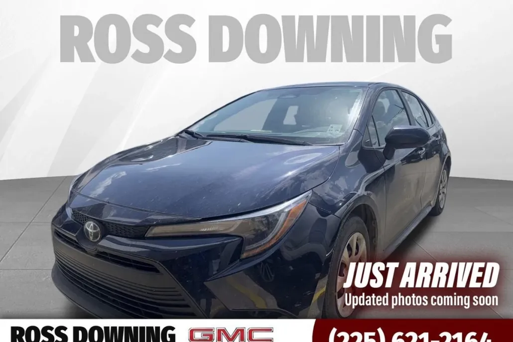 2024 Toyota Corolla LE photo 1
