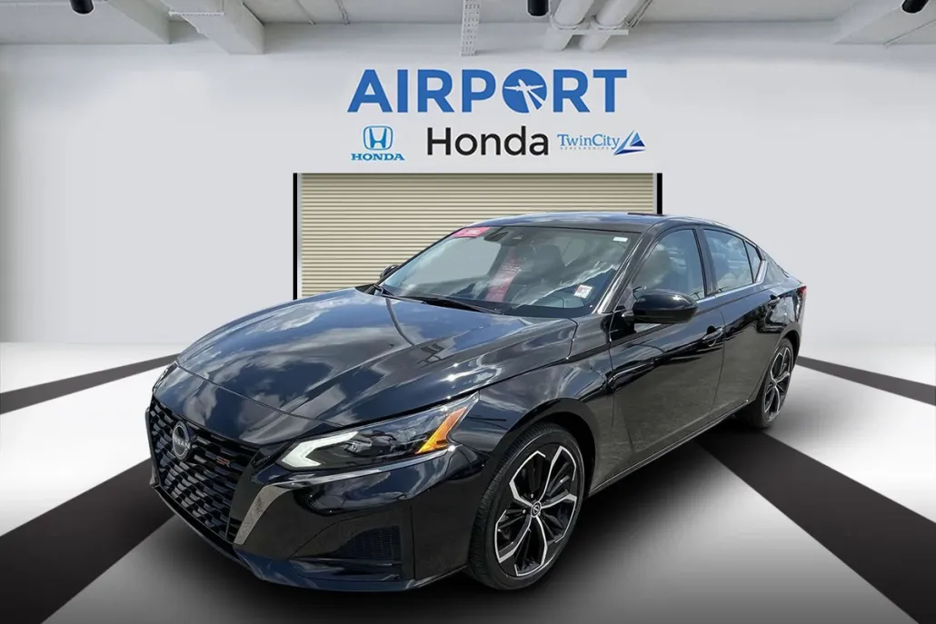 2024 Nissan Altima 2.5 SR photo 1