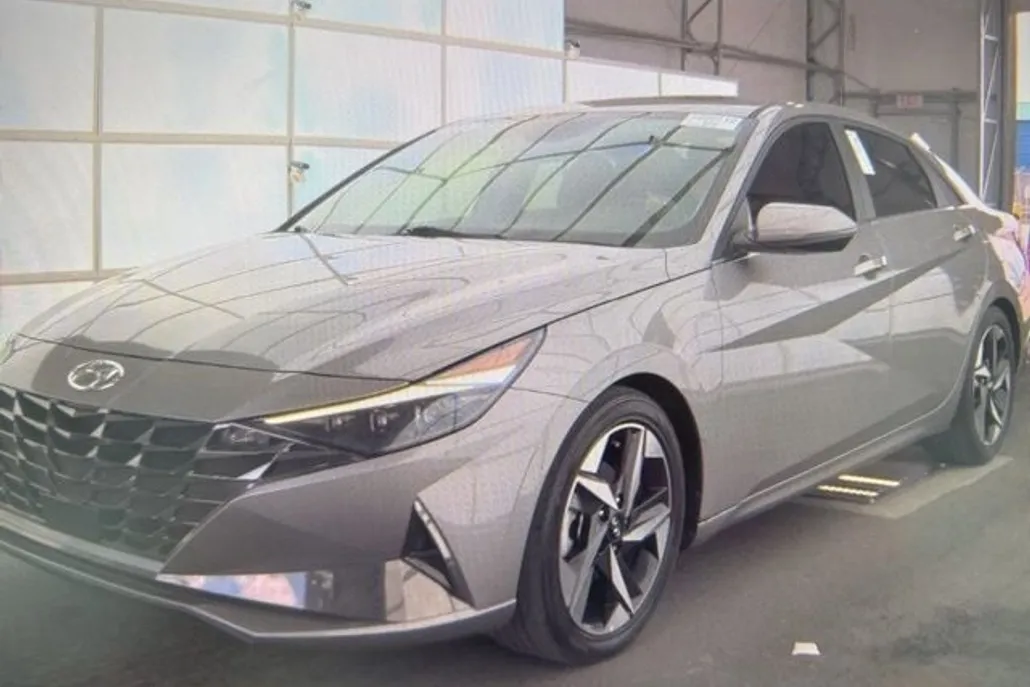 2022 Hyundai Elantra Limited photo 1