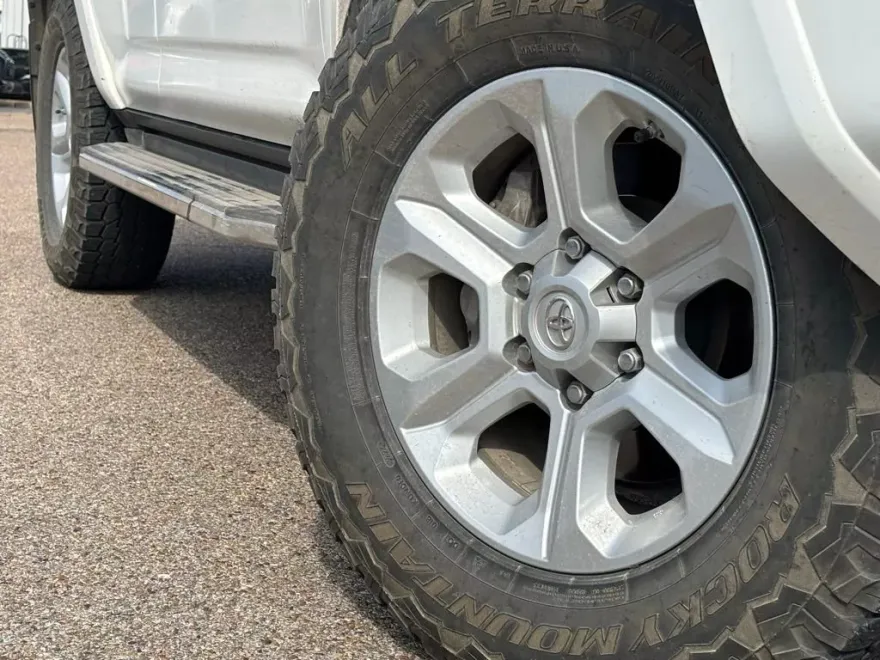 2019 Toyota 4Runner SR5 Premium photo 1