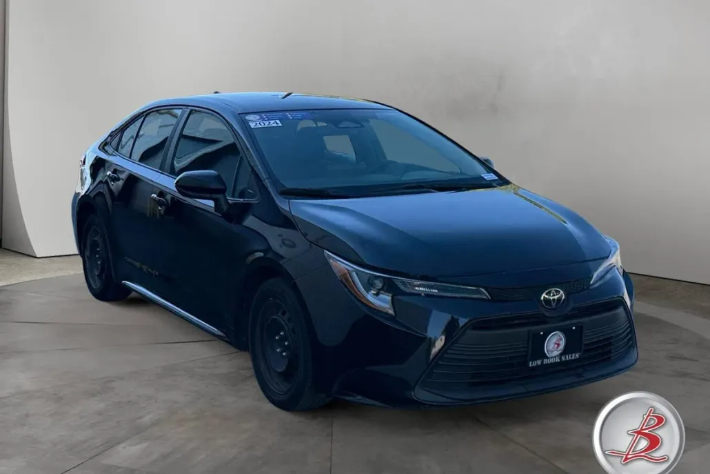 2024 Toyota Corolla LE photo 1