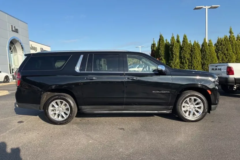2024 Chevrolet Suburban Premier photo 1