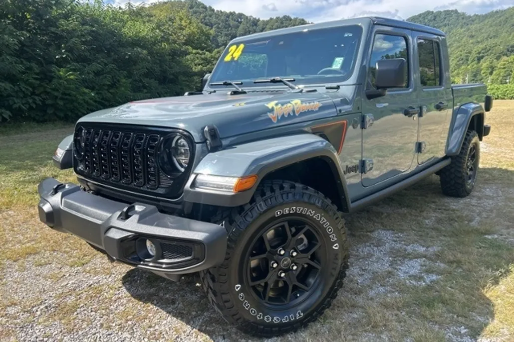 2024 Jeep Gladiator photo 1