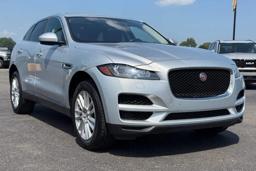 2020 Jaguar F-PACE Prestige photo 1