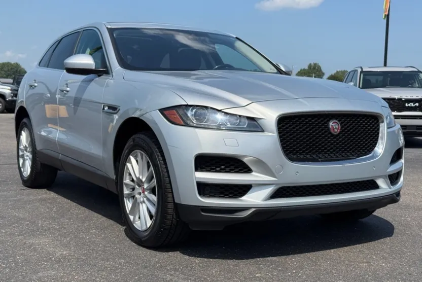 2020 Jaguar F-PACE Prestige photo 1