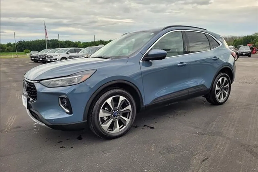 2023 Ford Escape Platinum photo 1