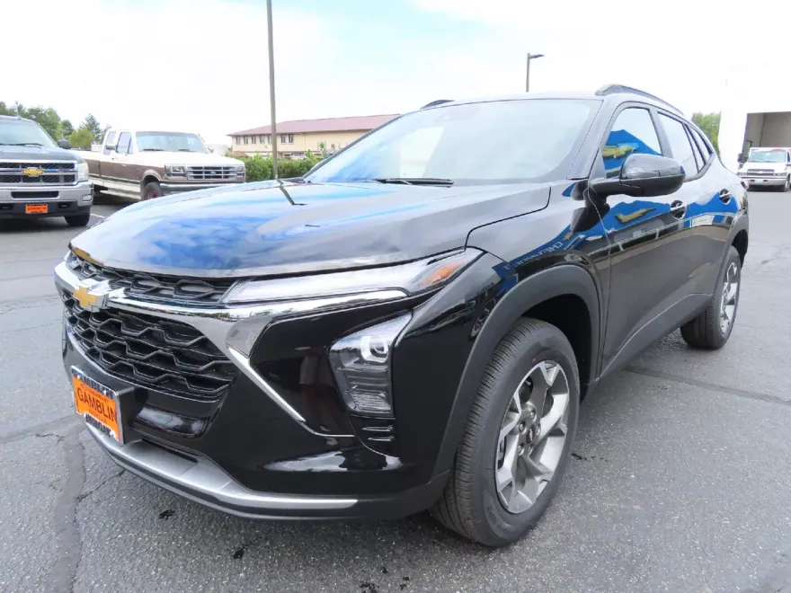 2025 Chevrolet Trax LT photo 1
