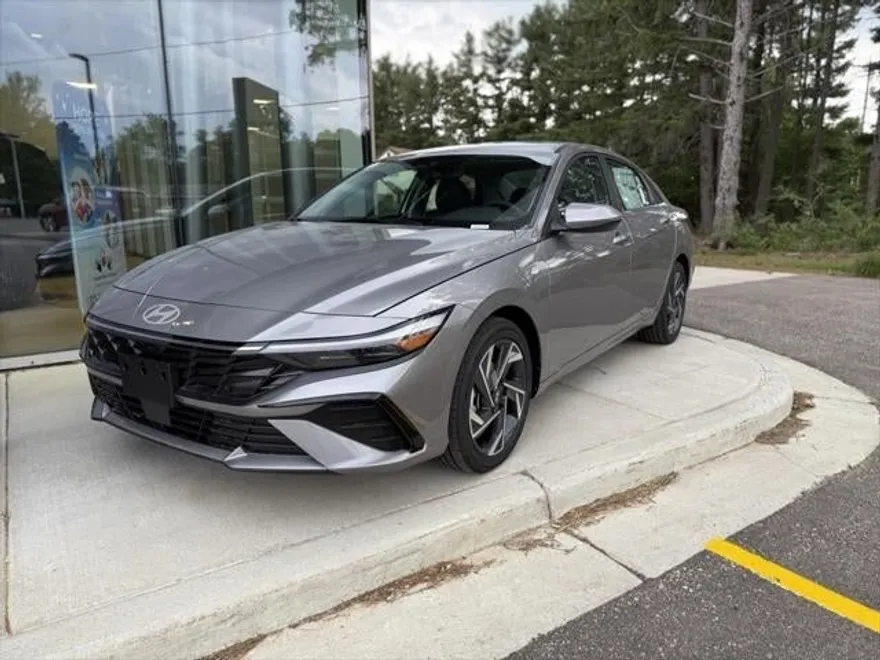 2025 Hyundai Elantra Limited photo 1