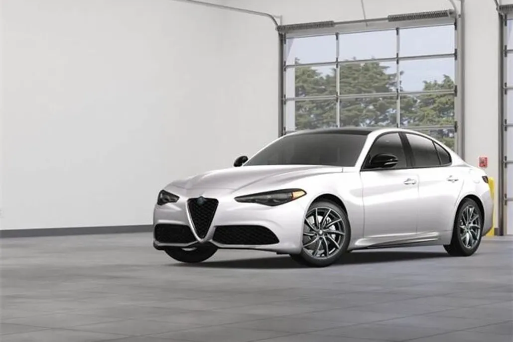 2025 Alfa Romeo Giulia photo 1