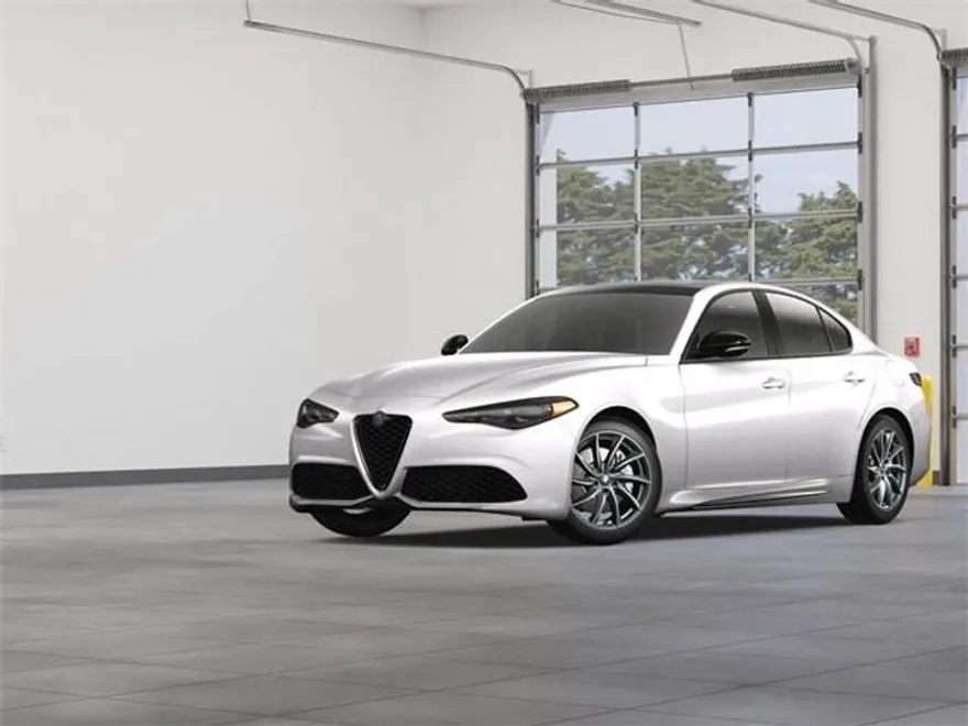 2025 Alfa Romeo Giulia photo 1