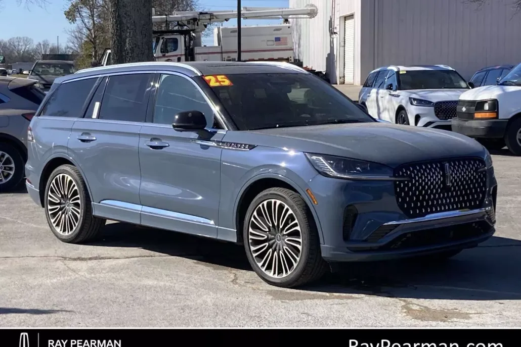 2025 Lincoln Aviator Black Label photo 1