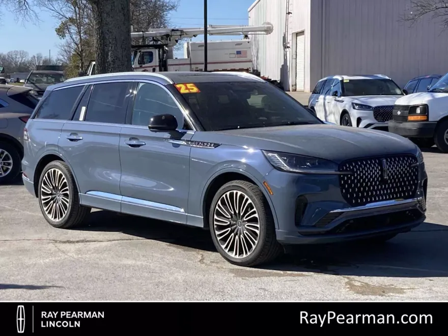 2025 Lincoln Aviator Black Label photo 1