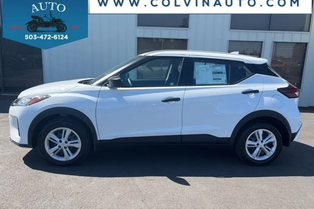 2025 Nissan Kicks Play S photo 1