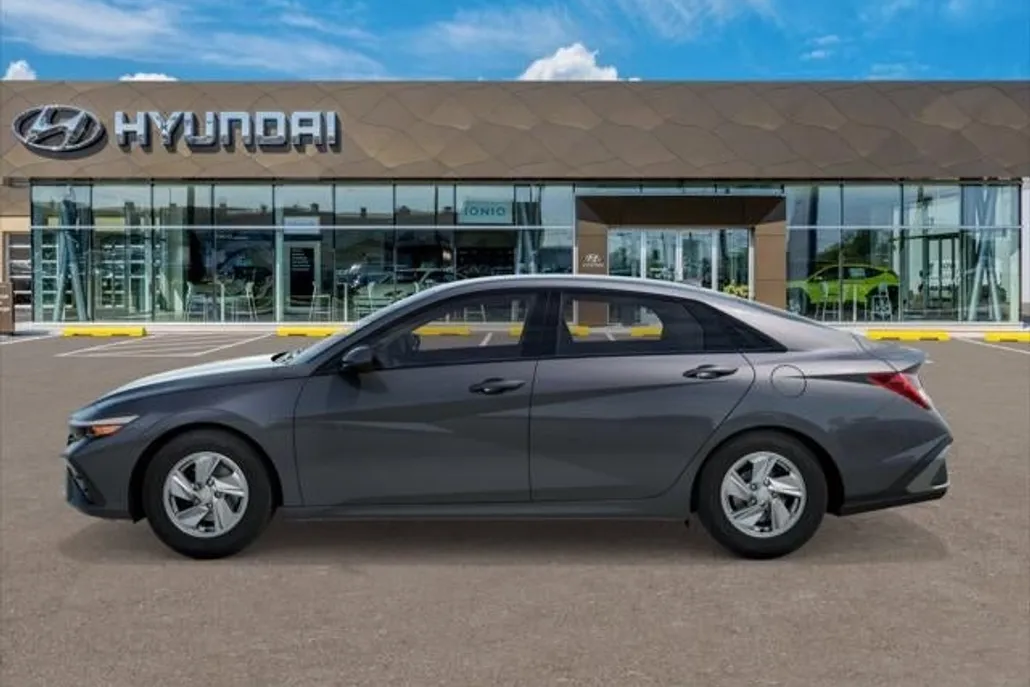 2025 Hyundai Elantra SE photo 1