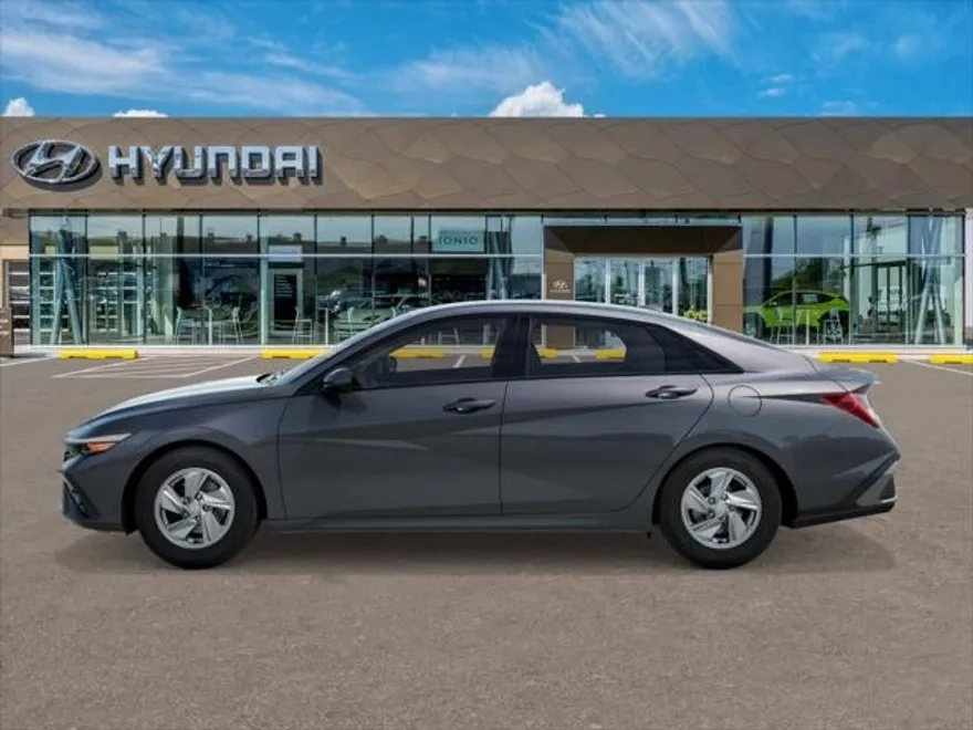2025 Hyundai Elantra SE photo 1